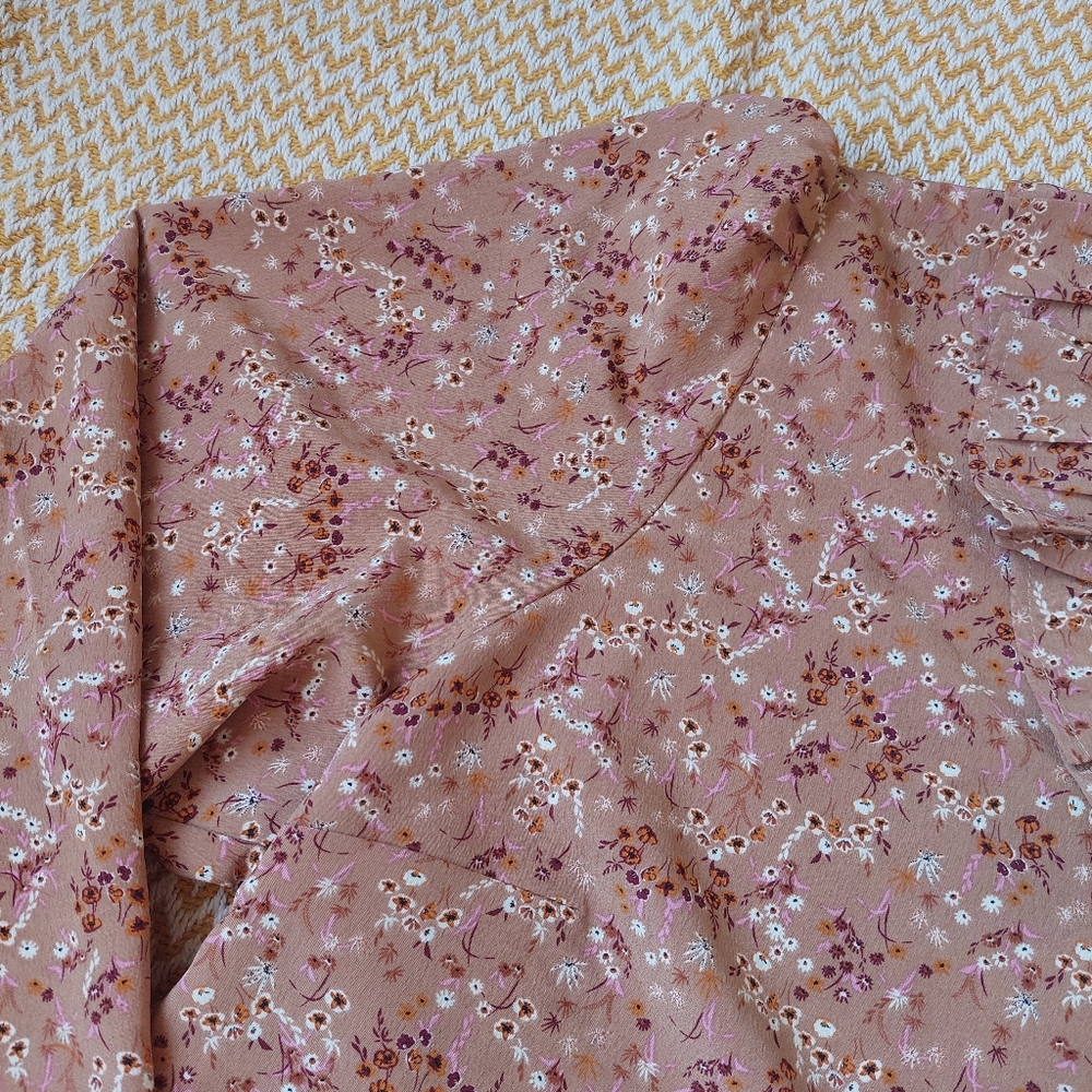 Women's Pink Floral Ruffle V-Neck Peplum Blouse - Picture 4 of 6